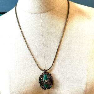 Green bee pendant vintage necklace